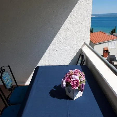 Apartment In With Sea View, Balcony, Air Conditioning, Wi-fi