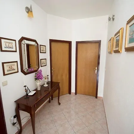 Apartment In With Sea View, Balcony, Air Conditioning, Wi-fi