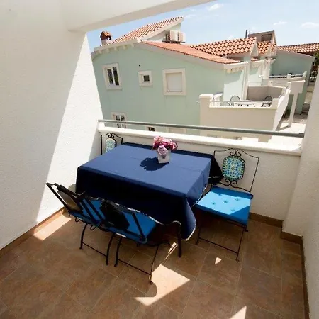 In With Sea View, Balcony, Air Conditioning, Wi-fi Appartamento