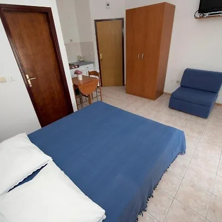 Appartamento In With Sea View, Balcony, Air Conditioning, Wi-fi Duće